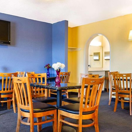 אובורן Rodeway Inn מראה חיצוני תמונה