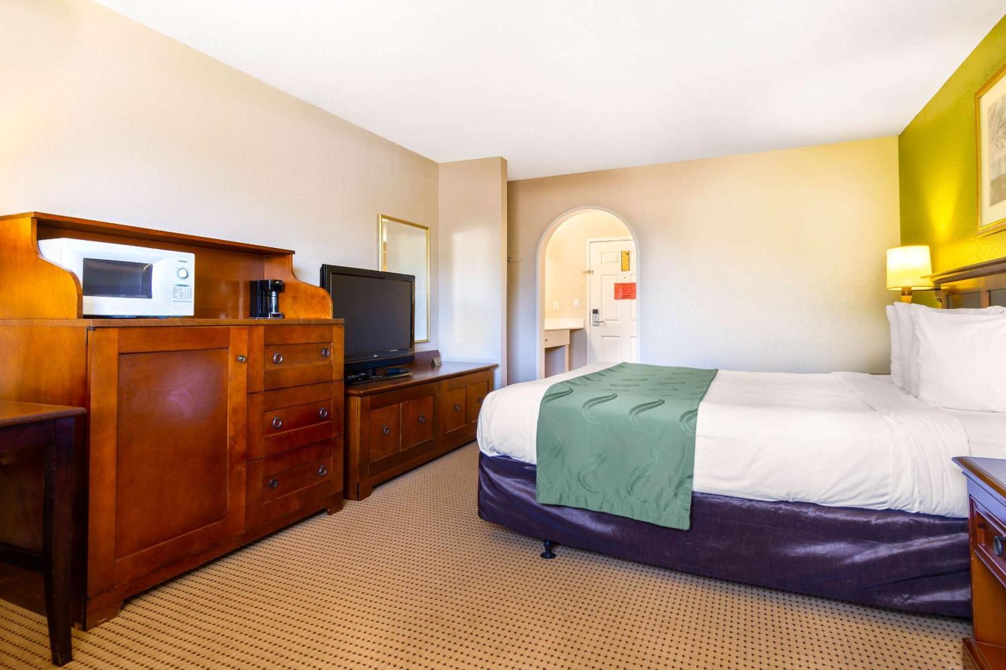 אובורן Rodeway Inn מראה חיצוני תמונה