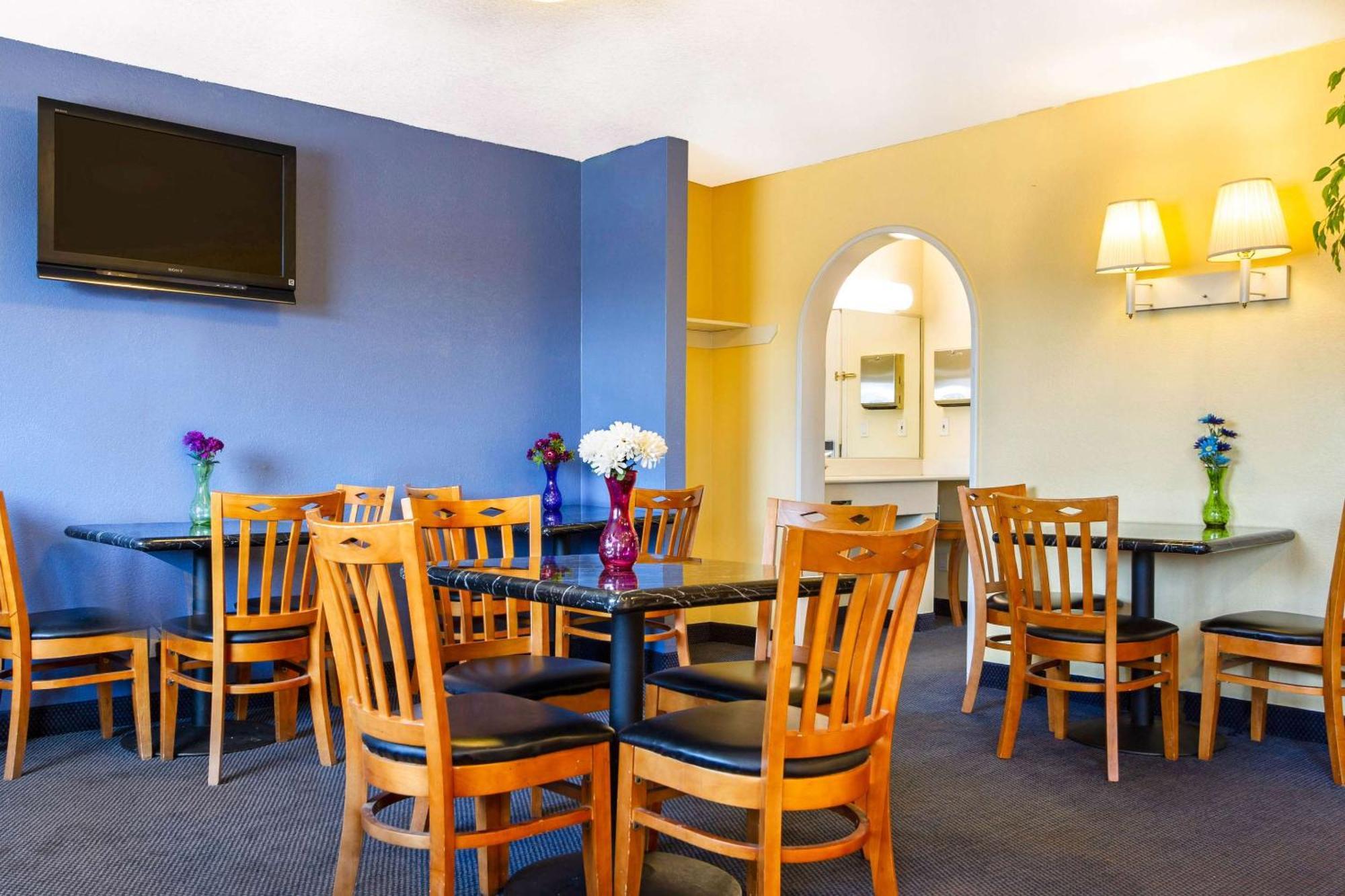אובורן Rodeway Inn מראה חיצוני תמונה