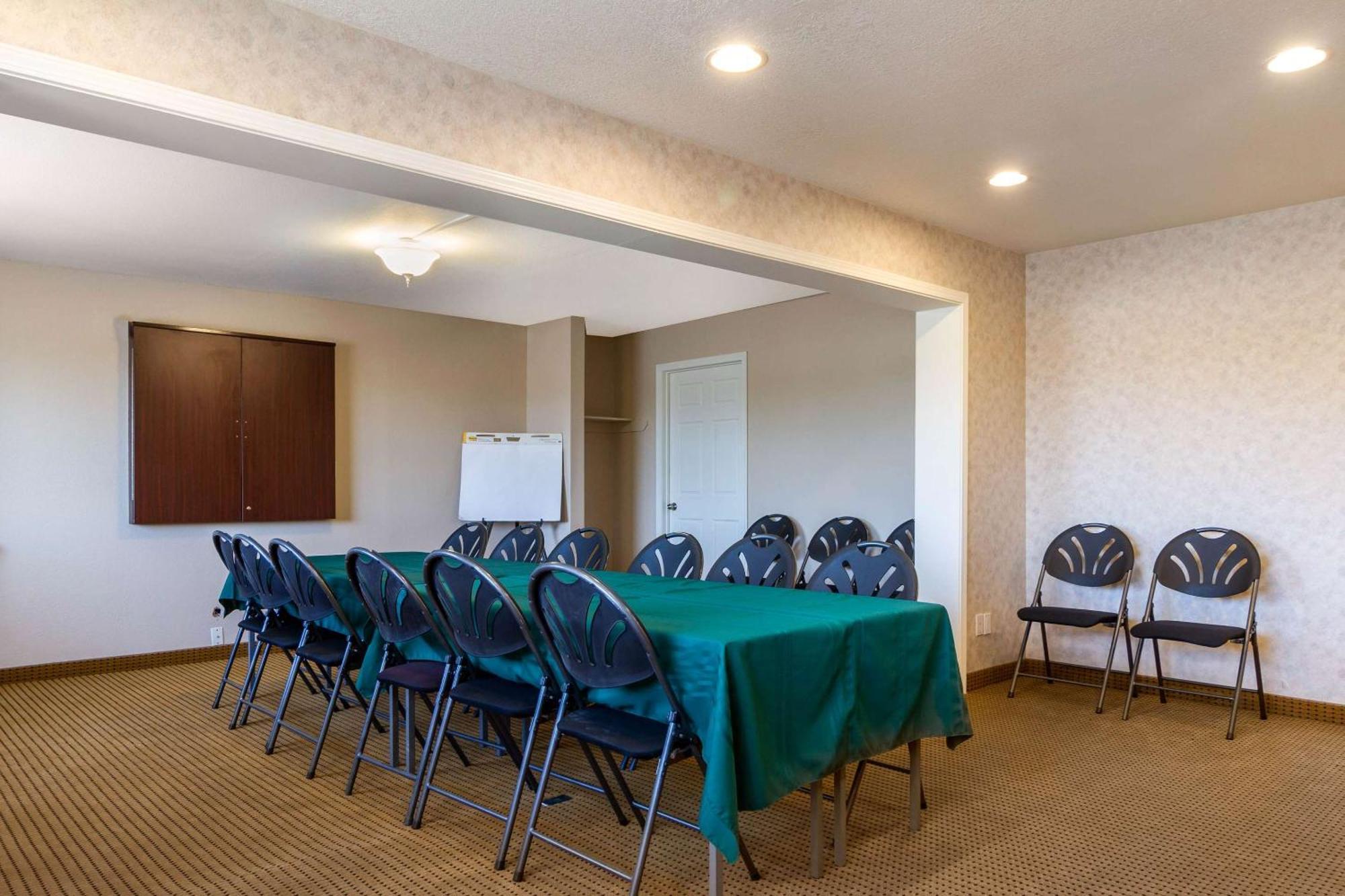 אובורן Rodeway Inn מראה חיצוני תמונה