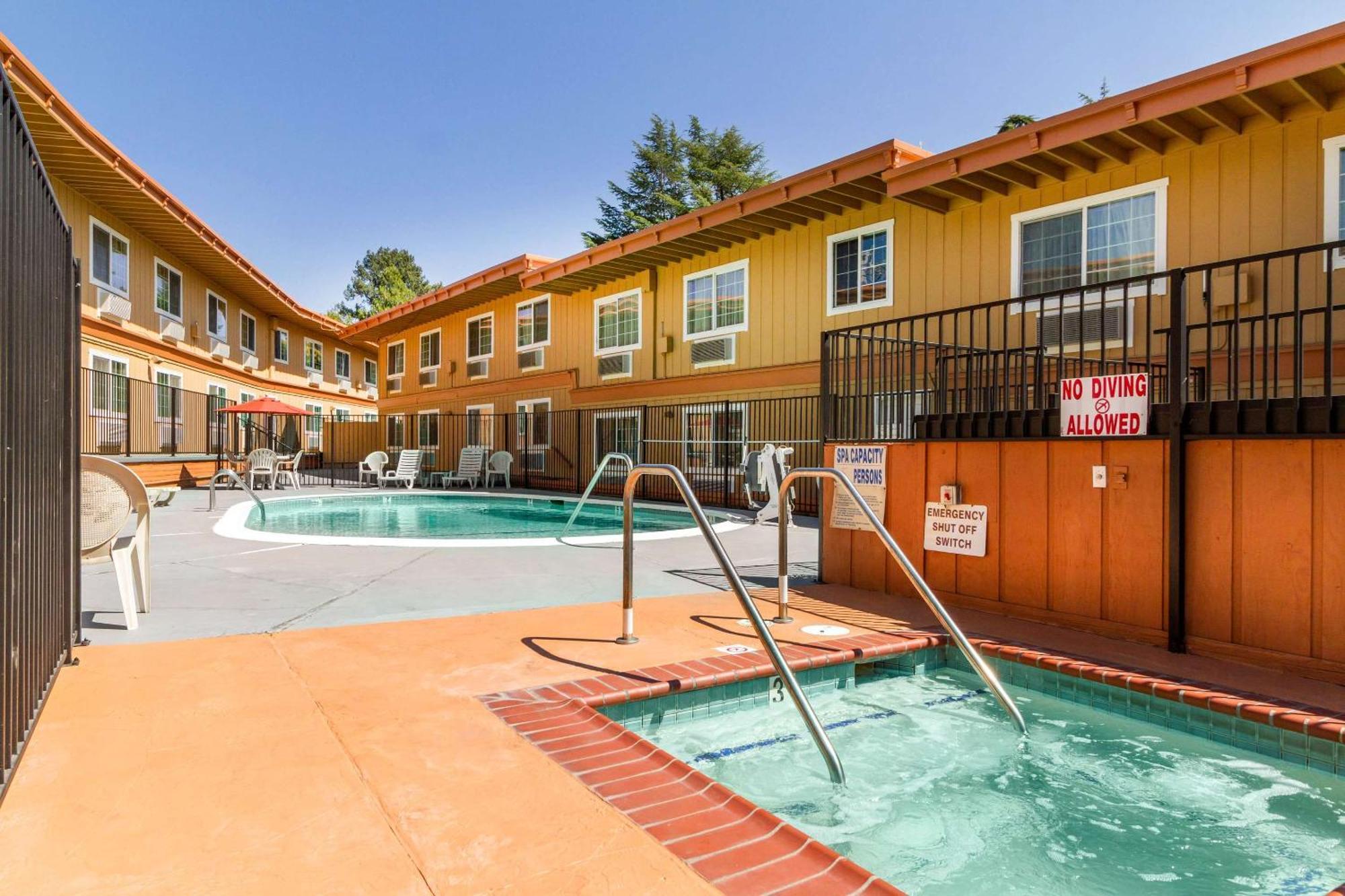 אובורן Rodeway Inn מראה חיצוני תמונה