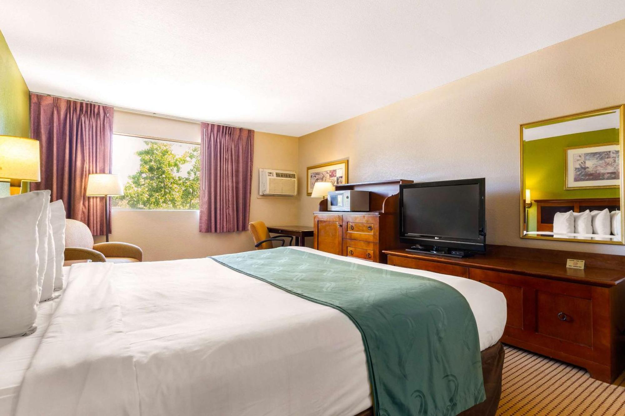 אובורן Rodeway Inn מראה חיצוני תמונה