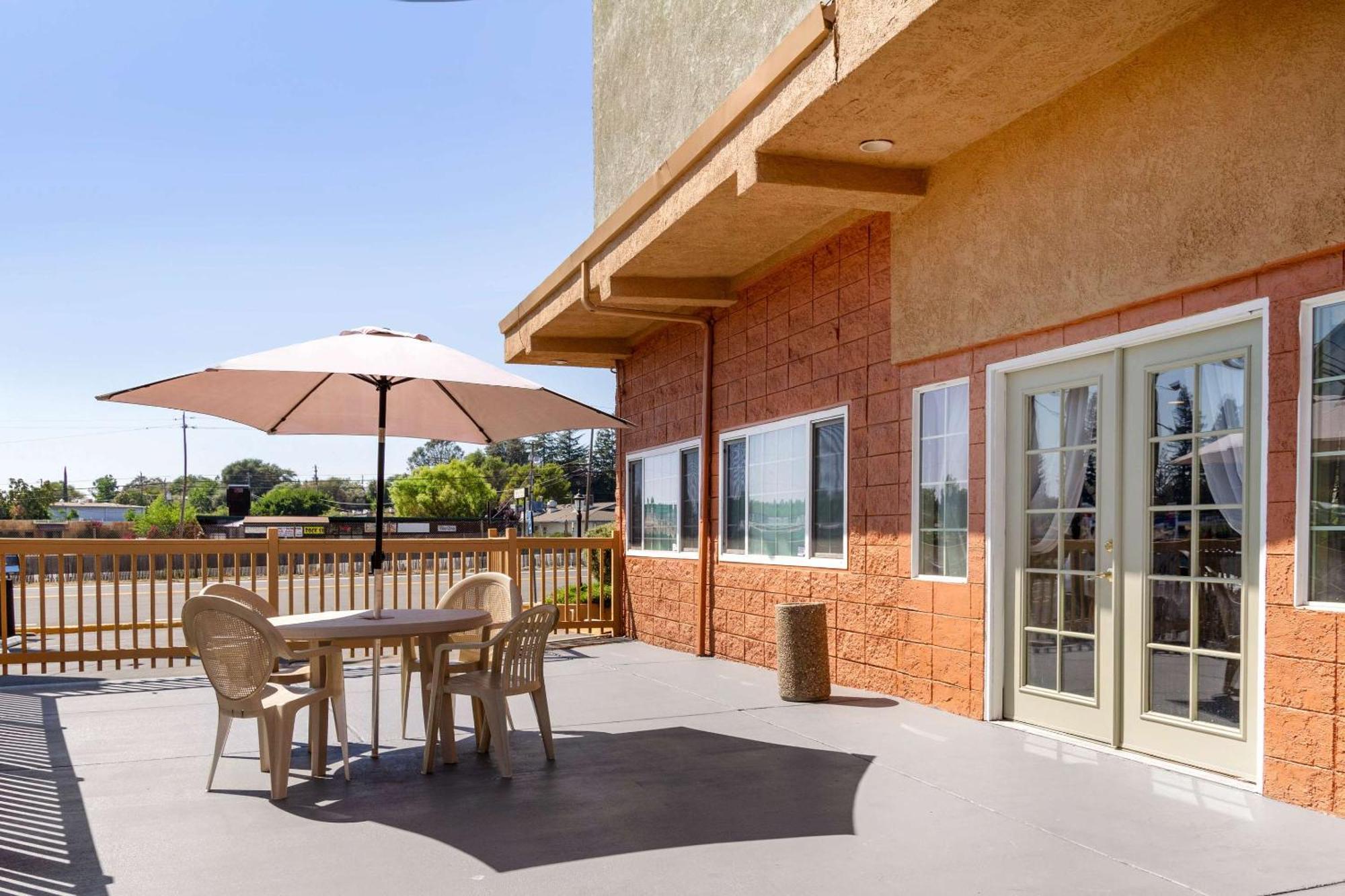אובורן Rodeway Inn מראה חיצוני תמונה