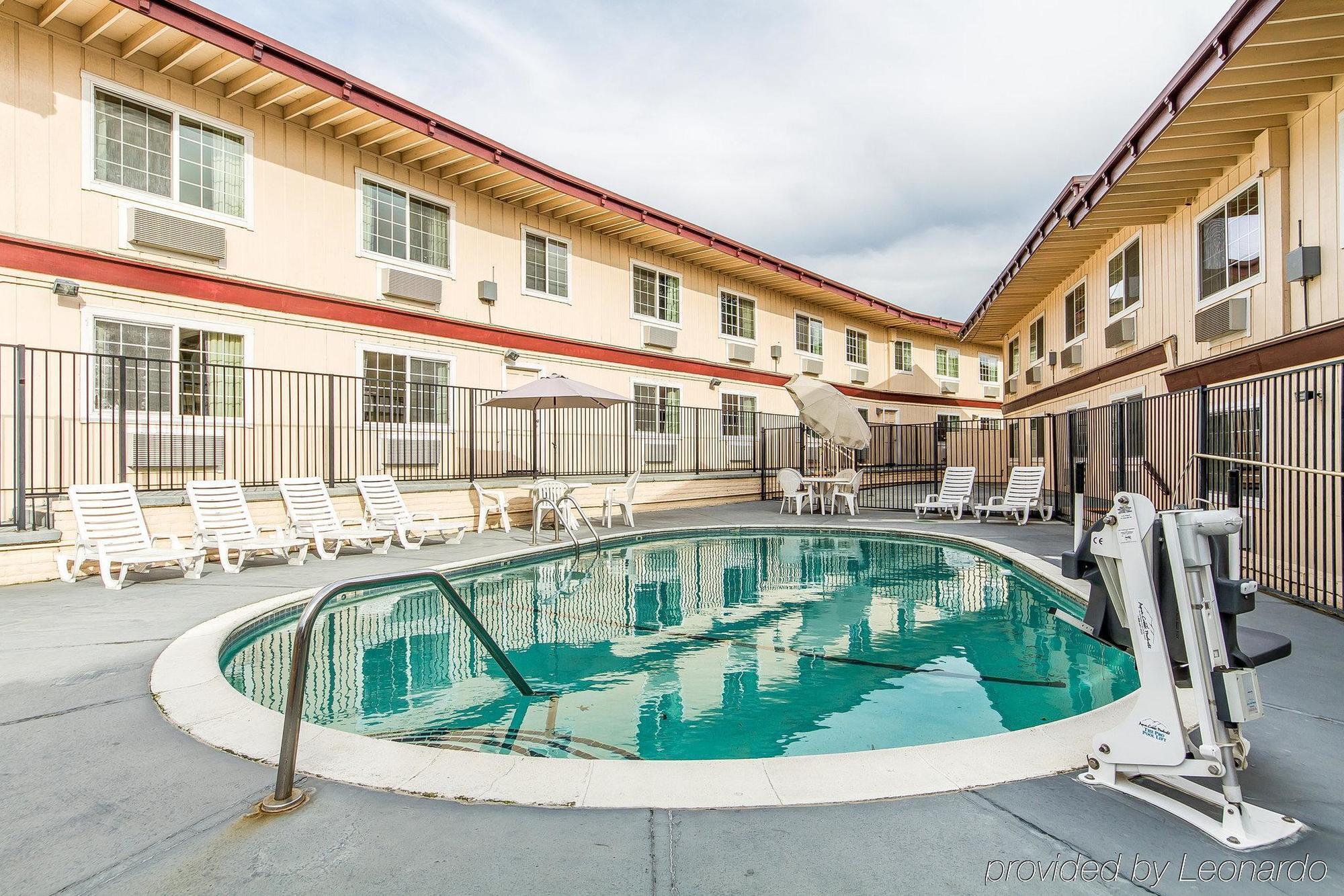 אובורן Rodeway Inn מראה חיצוני תמונה