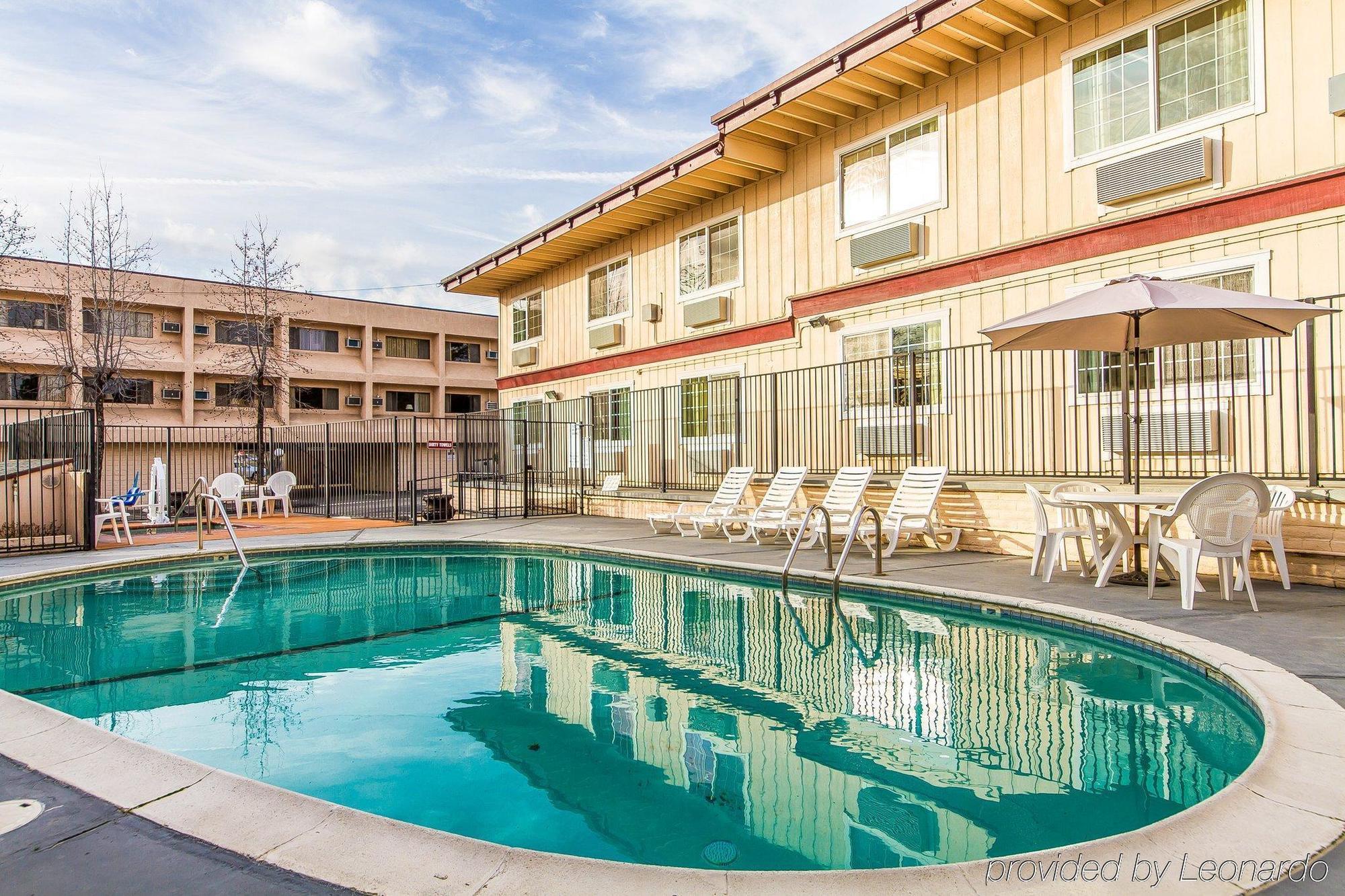 אובורן Rodeway Inn מראה חיצוני תמונה