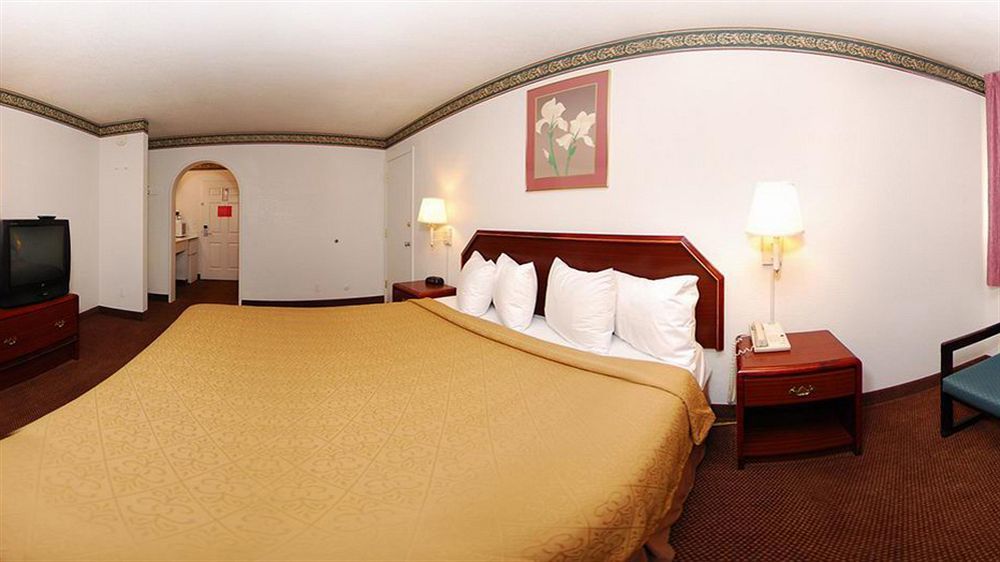 אובורן Rodeway Inn מראה חיצוני תמונה
