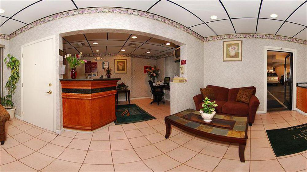 אובורן Rodeway Inn מראה חיצוני תמונה